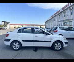 Kia Pride: 1.5 l | 2007 il Sedan - 2
