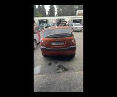 Kia Rio: 1.6 l | 2006 il Hetçbek - 2